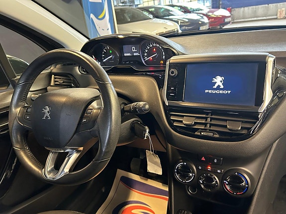 Peugeot 208 13 of 23