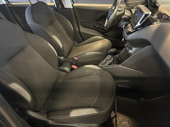 Peugeot 208 12 of 23