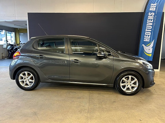 Peugeot 208 3 of 23