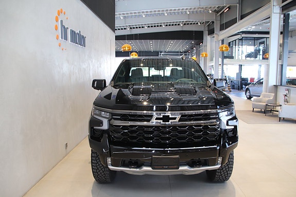 Chevrolet Silverado 1500 2 of 5