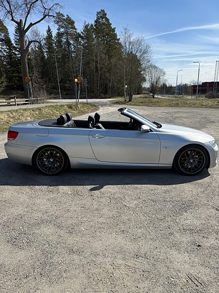 BMW 330d 3 of 5