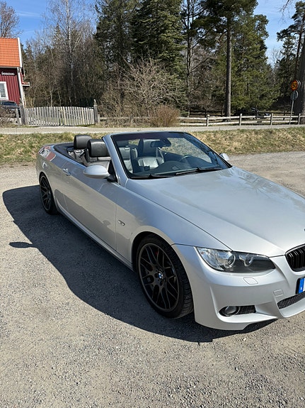 BMW 330d 2 of 5