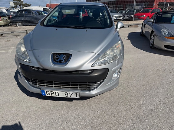 Peugeot 308 2 of 5