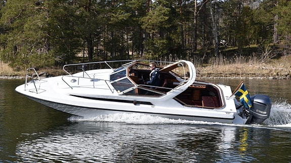 Smuggler 24 med nyare Yamaha F300 HK -2016.