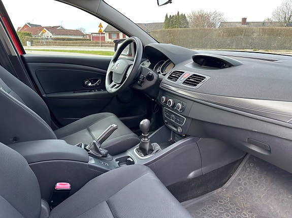 Renault Megane 12 of 12
