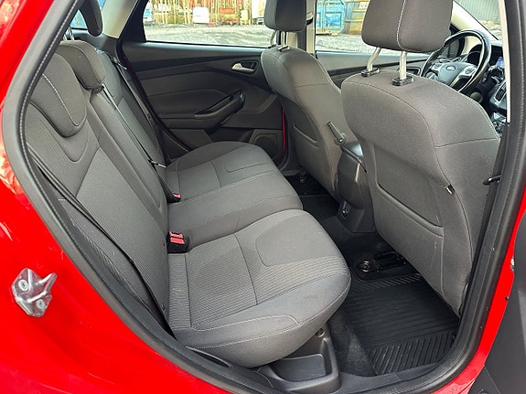 Ford Focus 9 of 13