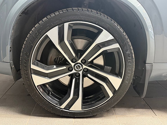 Volvo XC90 10 of 21