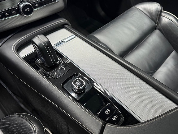 Volvo XC90 16 of 21