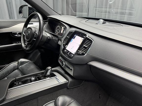Volvo XC90 13 of 21