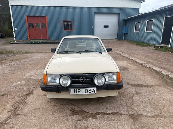 Opel Kadett 6 of 9