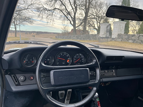 Porsche 911 Carrera 8 of 11