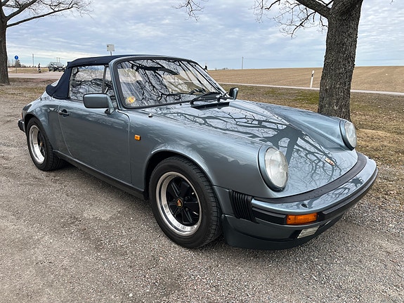 Porsche 911 Carrera 7 of 11