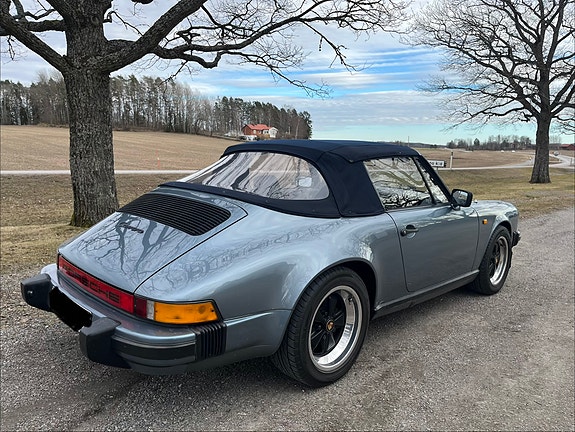 Porsche 911 Carrera 2 of 11