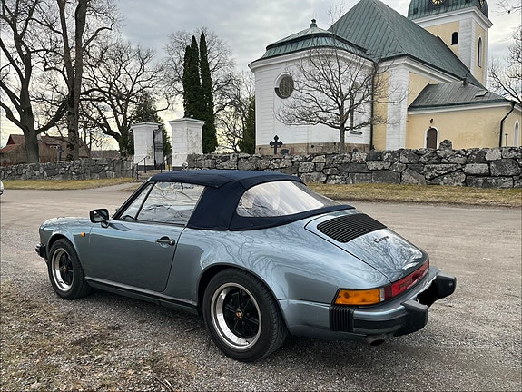 Porsche 911 Carrera 4 of 11