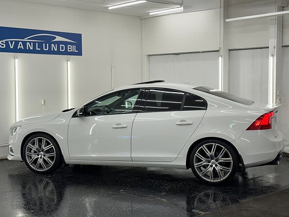 Volvo S60 4 of 5