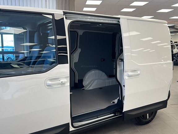 Kia PV5 8 of 13