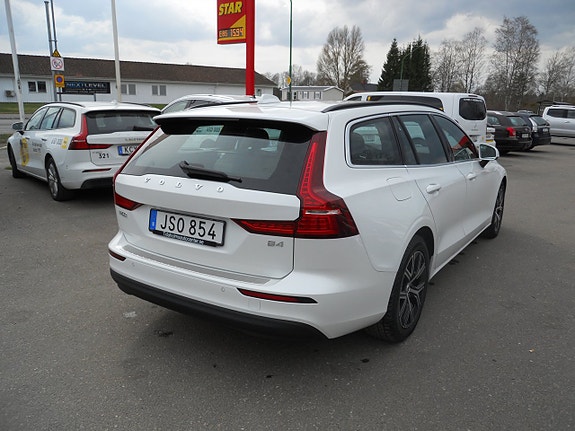 Volvo V60 2 of 5