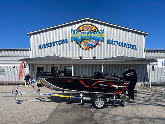 Finval 420 Tiller utöver det vanliga Mercury F40 samt Traile