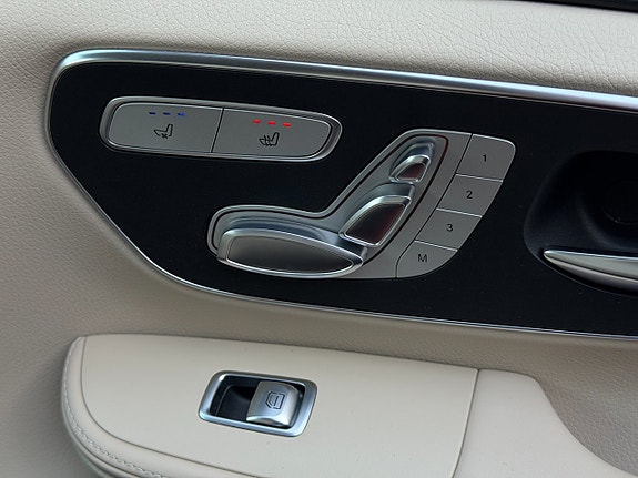 Mercedes-Benz V250 20 of 30