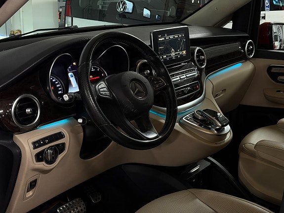 Mercedes-Benz V250 24 of 30