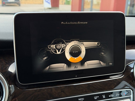 Mercedes-Benz V250 27 of 30