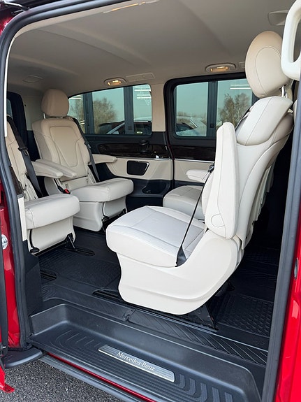 Mercedes-Benz V250 11 of 30