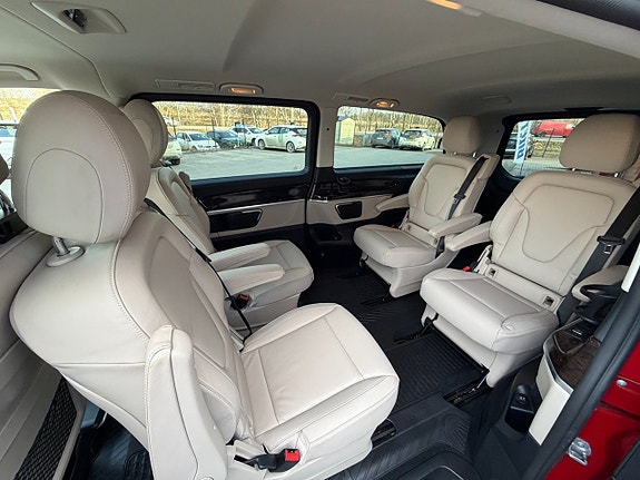 Mercedes-Benz V250 12 of 30