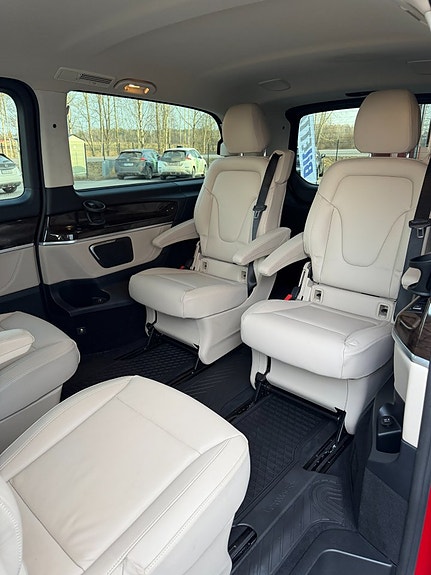 Mercedes-Benz V250 14 of 30
