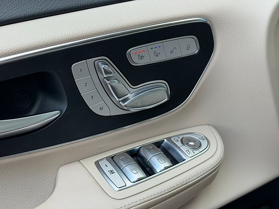 Mercedes-Benz V250 22 of 30