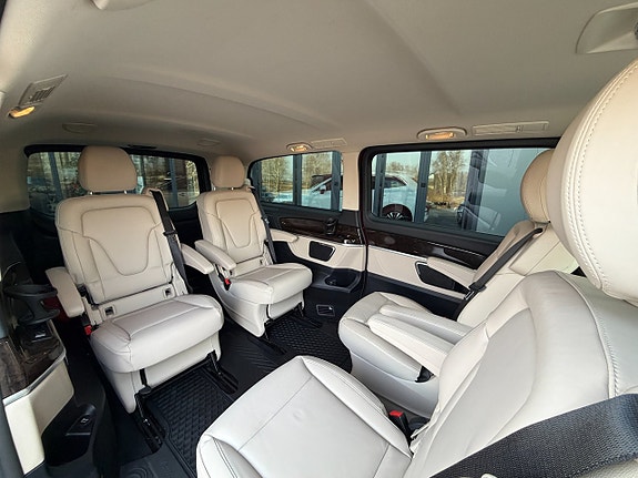 Mercedes-Benz V250 10 of 30