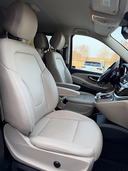 Mercedes-Benz V250 19 of 30