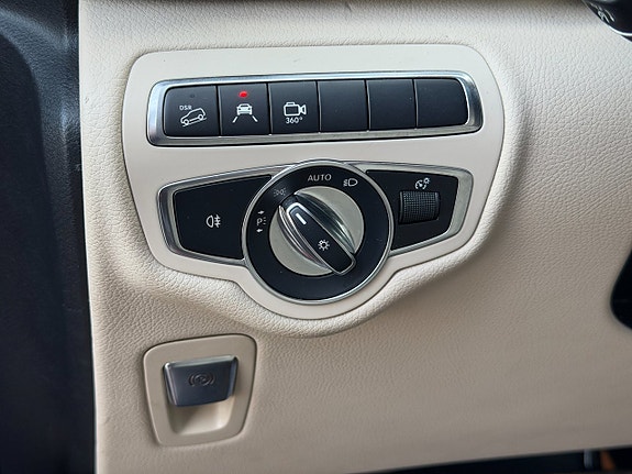 Mercedes-Benz V250 30 of 30
