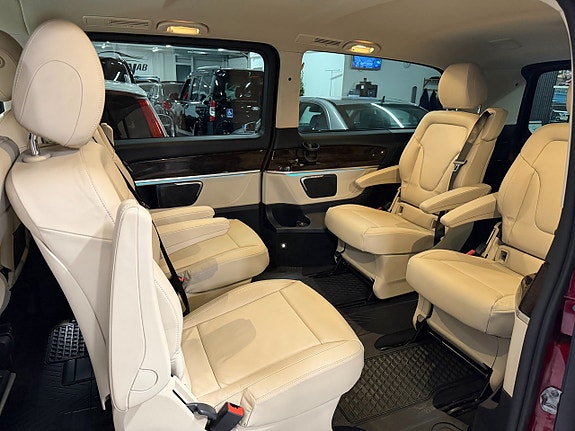 Mercedes-Benz V250 23 of 30