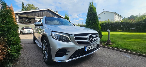 Mercedes-Benz GLC250 4 of 9