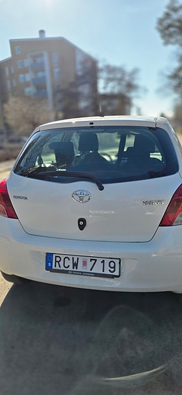 Toyota Yaris 4 of 5