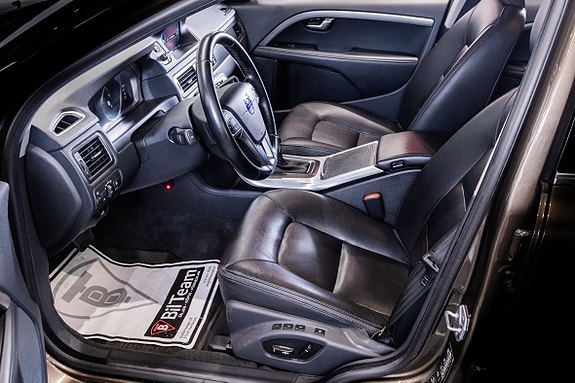 Volvo XC70 13 of 24