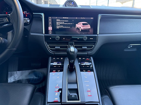 Porsche Macan GTS 24 of 29