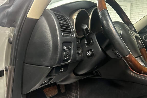 Lexus SC430 11 of 28
