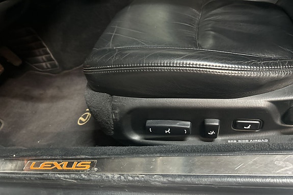 Lexus SC430 17 of 28