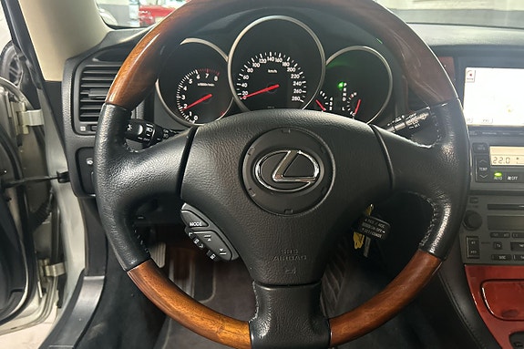 Lexus SC430 12 of 28