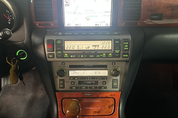 Lexus SC430 23 of 28