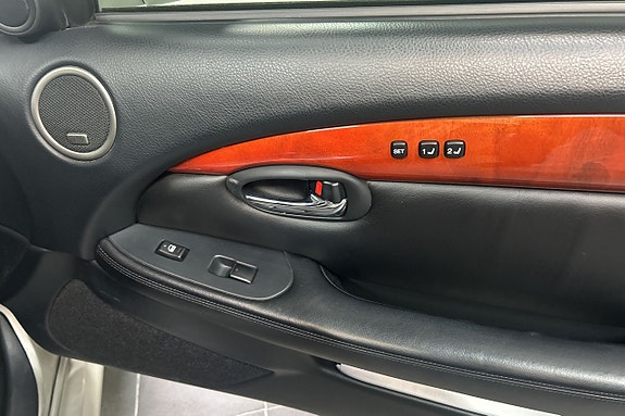 Lexus SC430 18 of 28