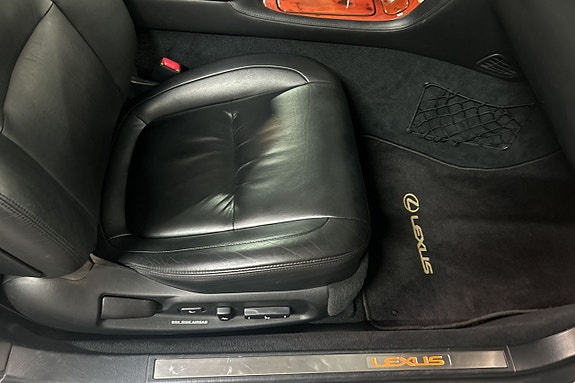 Lexus SC430 16 of 28