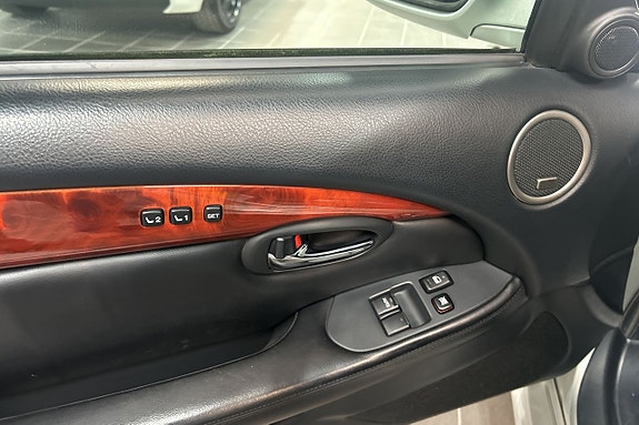 Lexus SC430 9 of 28