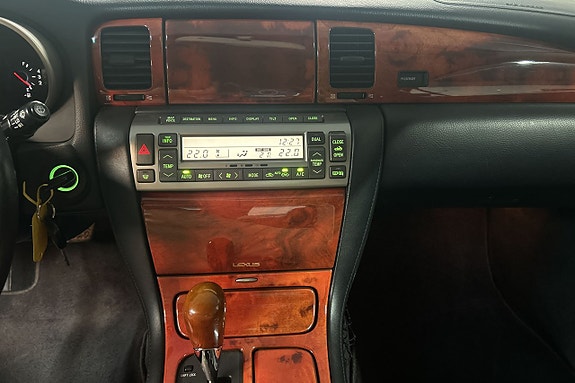 Lexus SC430 26 of 28