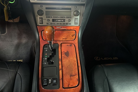 Lexus SC430 22 of 28