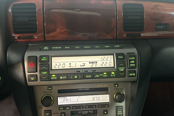 Lexus SC430 25 of 28