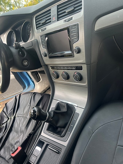 Volkswagen Golf VII 9 of 12