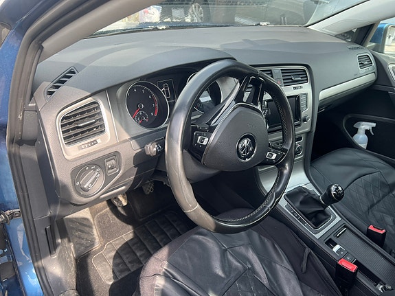 Volkswagen Golf VII 5 of 12