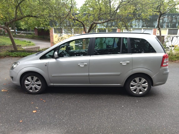 Opel Zafira 2 of 5